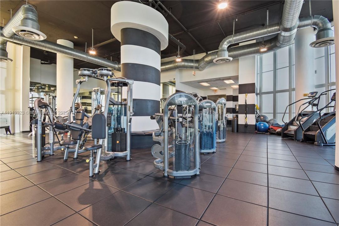 Active With Contract: $390,000 (1 beds, 1 baths, 842 Square Feet)