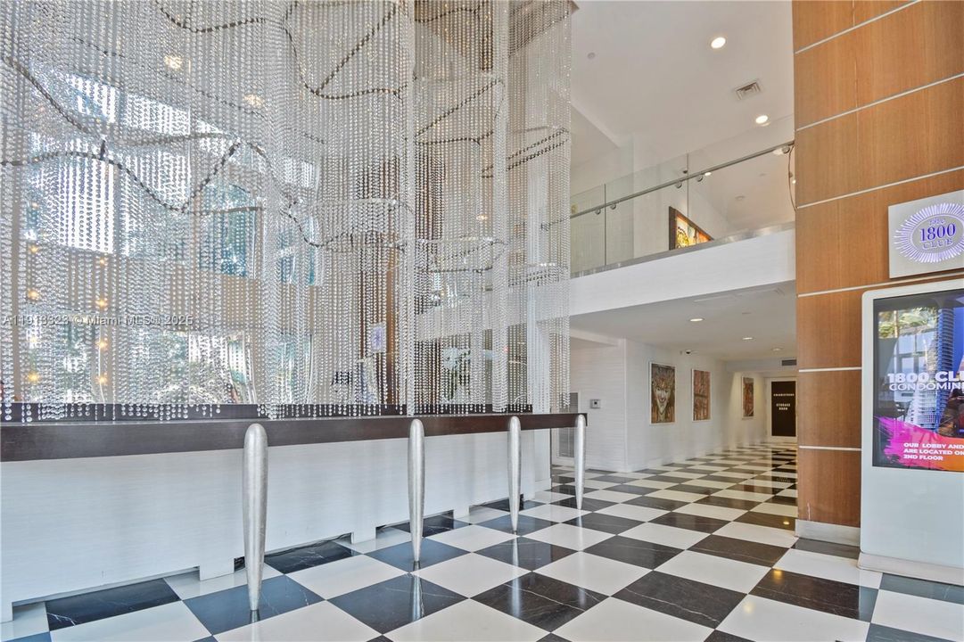 Active With Contract: $390,000 (1 beds, 1 baths, 842 Square Feet)