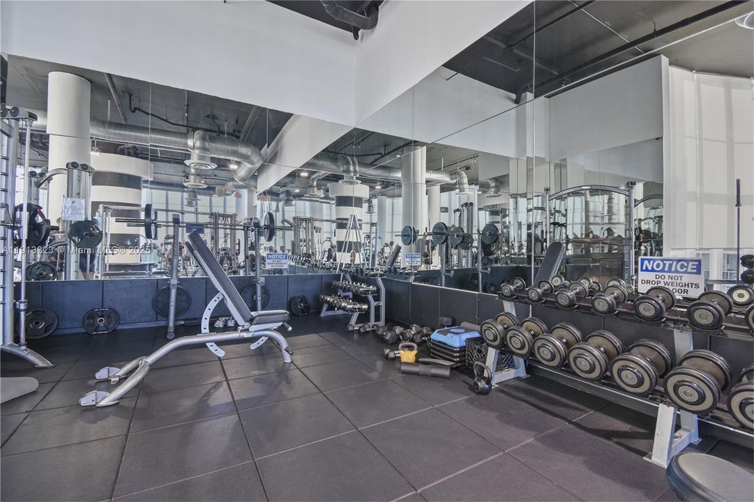 Active With Contract: $390,000 (1 beds, 1 baths, 842 Square Feet)