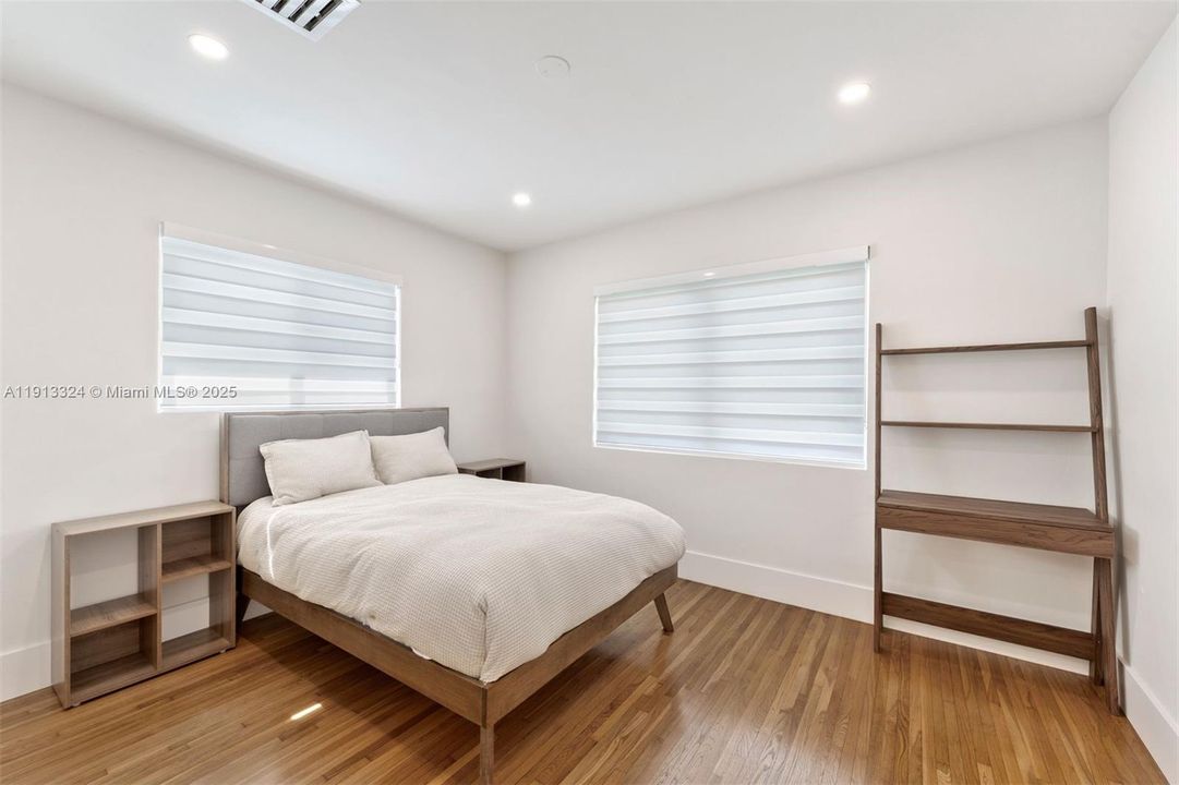 For Rent: $14,000 (3 beds, 2 baths, 1700 Square Feet)