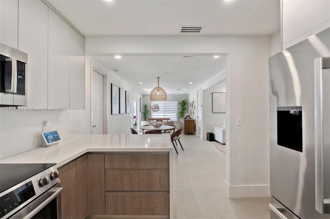 For Rent: $14,000 (3 beds, 2 baths, 1700 Square Feet)