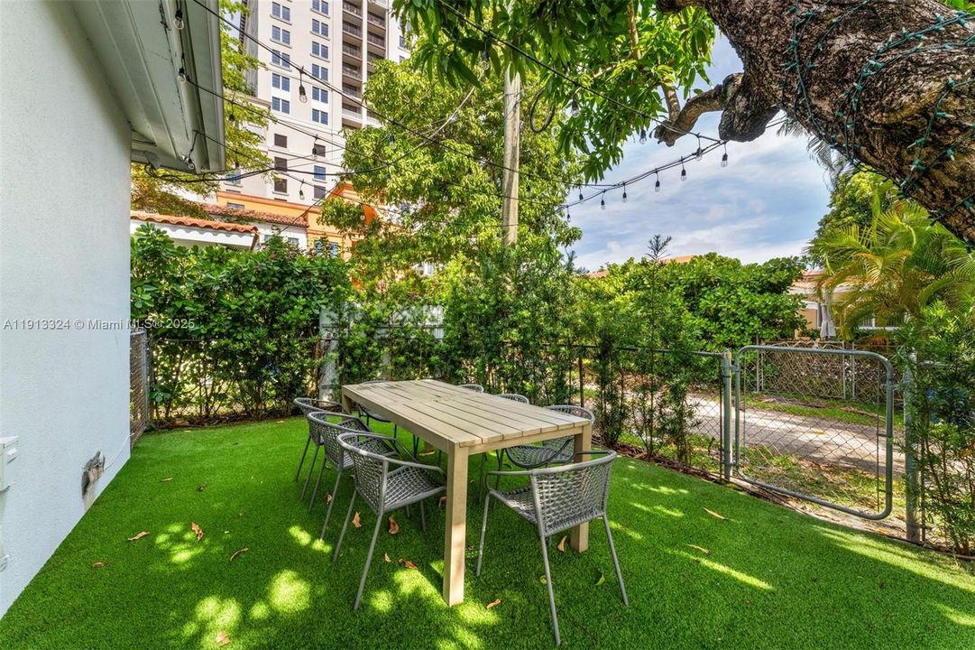 For Rent: $14,000 (3 beds, 2 baths, 1700 Square Feet)