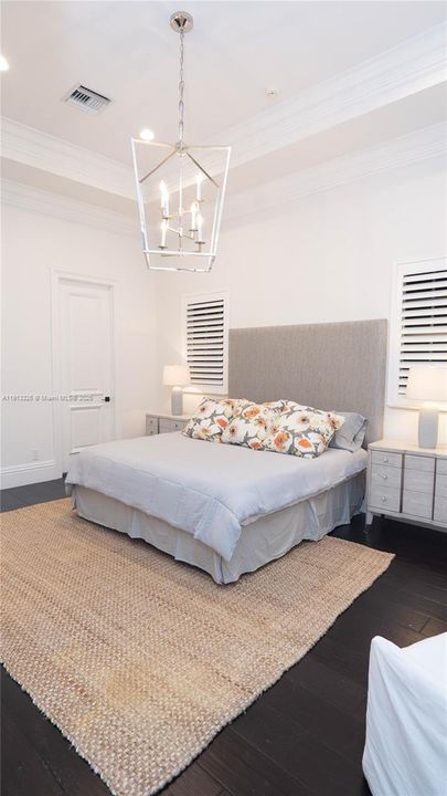 For Rent: $25,000 (5 beds, 5 baths, 5631 Square Feet)