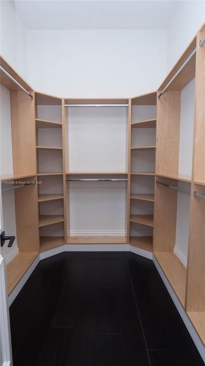 For Rent: $25,000 (5 beds, 5 baths, 5631 Square Feet)