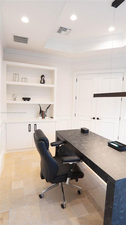 For Rent: $25,000 (5 beds, 5 baths, 5631 Square Feet)