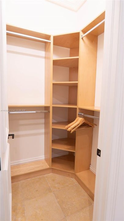 For Rent: $25,000 (5 beds, 5 baths, 5631 Square Feet)