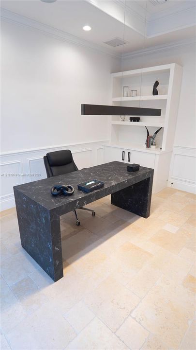 For Rent: $25,000 (5 beds, 5 baths, 5631 Square Feet)