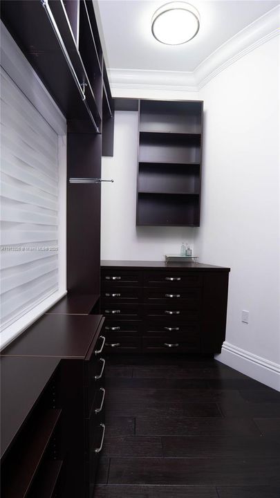 For Rent: $25,000 (5 beds, 5 baths, 5631 Square Feet)