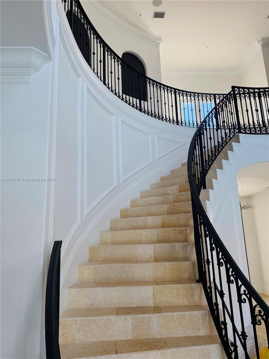 For Rent: $25,000 (5 beds, 5 baths, 5631 Square Feet)