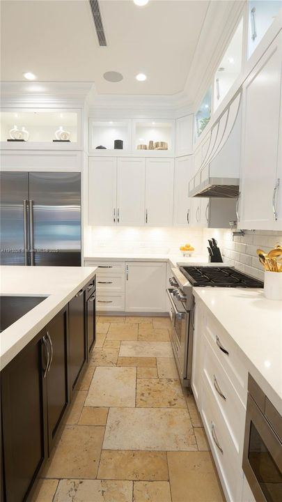 For Rent: $25,000 (5 beds, 5 baths, 5631 Square Feet)