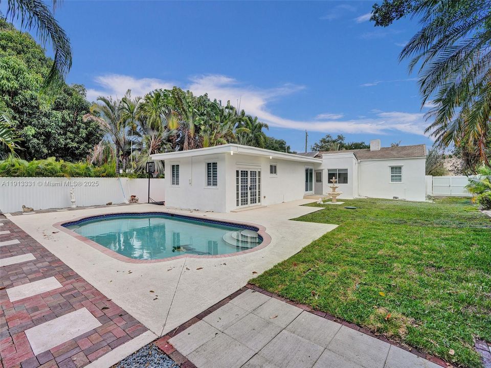 待售: $1,225,000 (3 贝兹, 2 浴室, 1880 平方英尺)