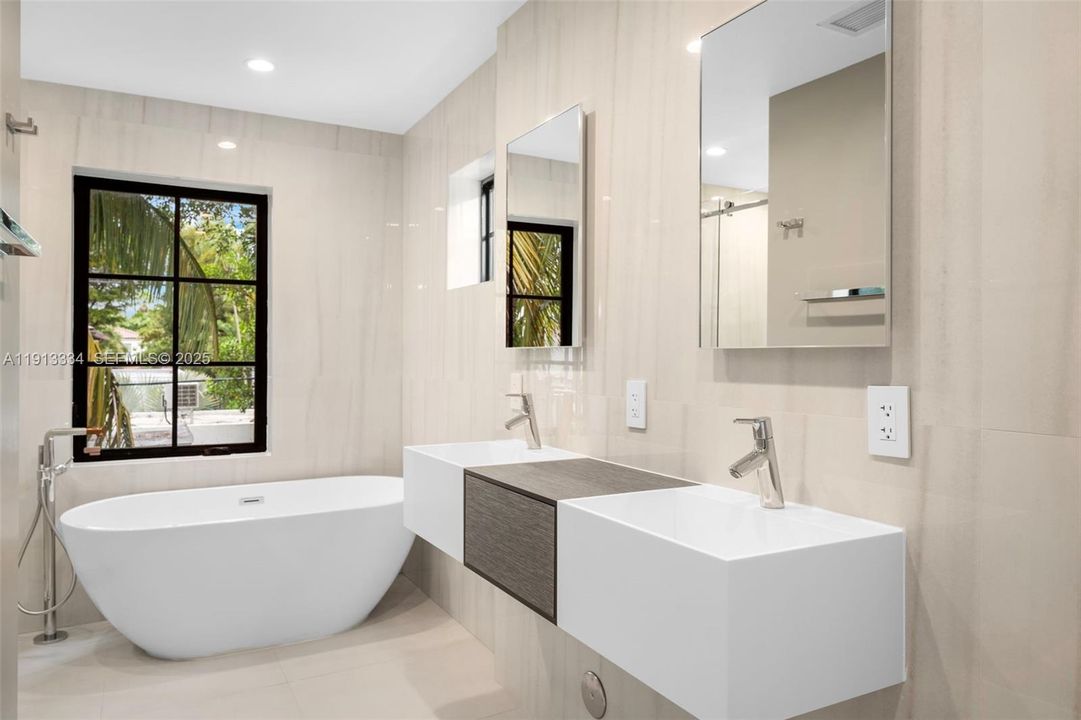 En Renta: $13,500 (4 camas, 3 baños, 2549 Pies cuadrados)