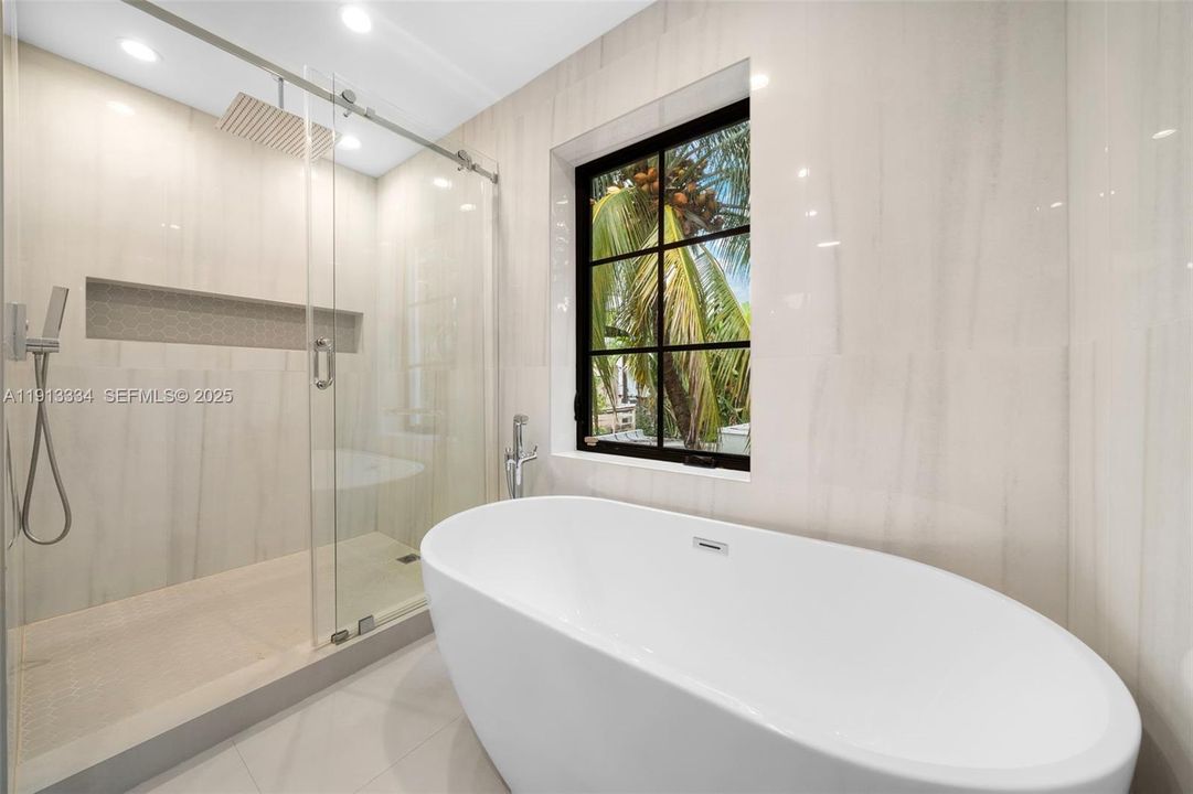 En Renta: $13,500 (4 camas, 3 baños, 2549 Pies cuadrados)