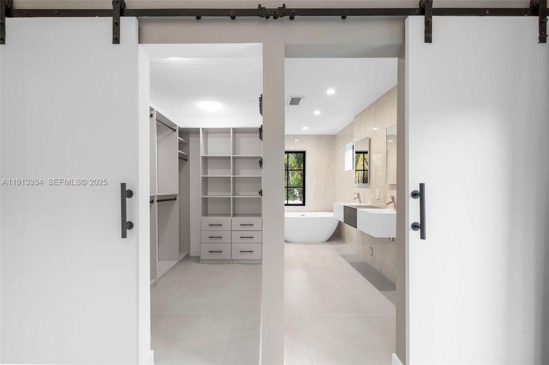 En Renta: $13,500 (4 camas, 3 baños, 2549 Pies cuadrados)