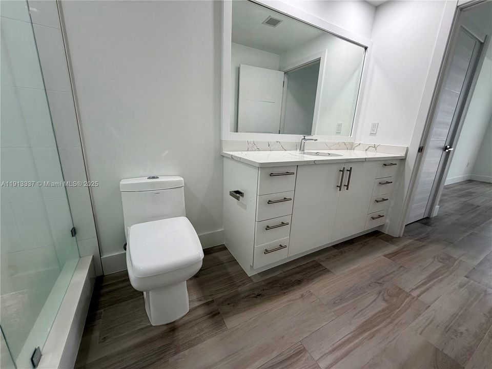 Activo con contrato: $4,400 (2 camas, 2 baños, 1120 Pies cuadrados)