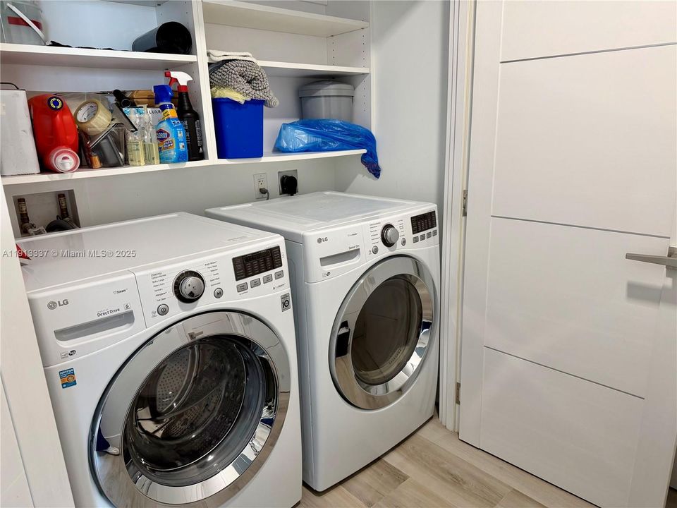 Activo con contrato: $4,400 (2 camas, 2 baños, 1120 Pies cuadrados)