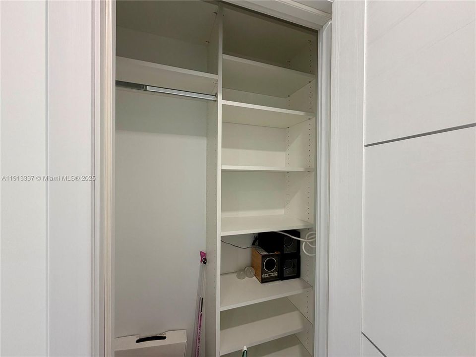 Activo con contrato: $4,400 (2 camas, 2 baños, 1120 Pies cuadrados)