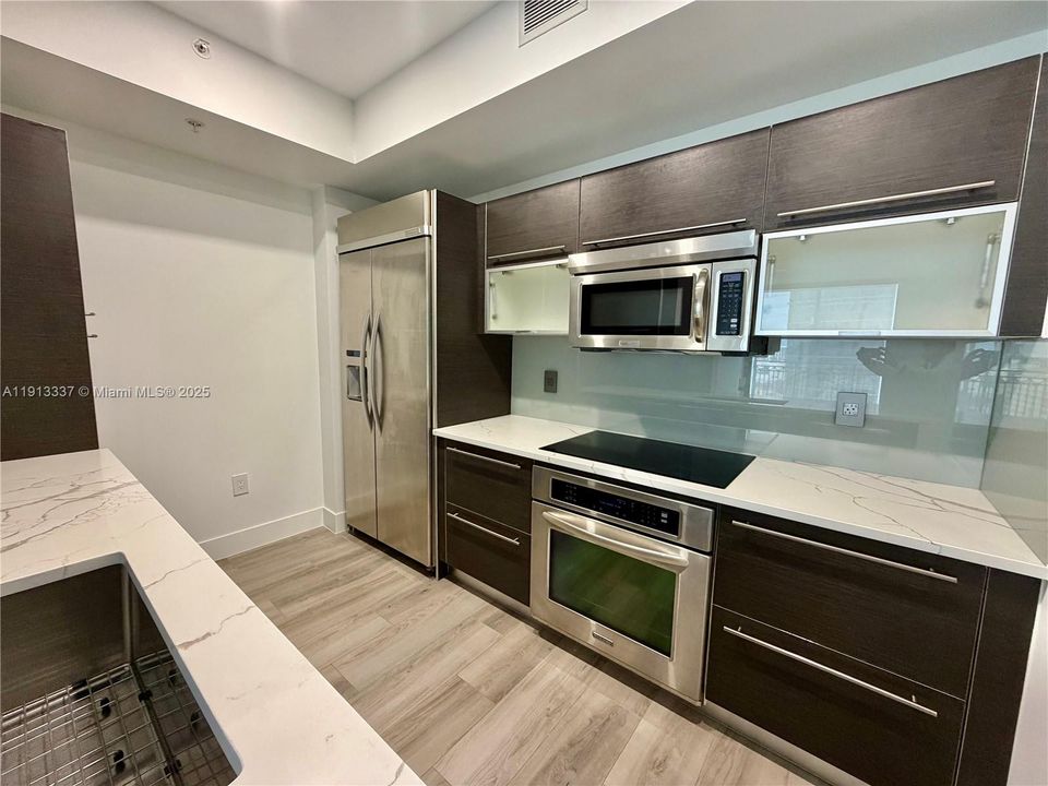 Activo con contrato: $4,400 (2 camas, 2 baños, 1120 Pies cuadrados)