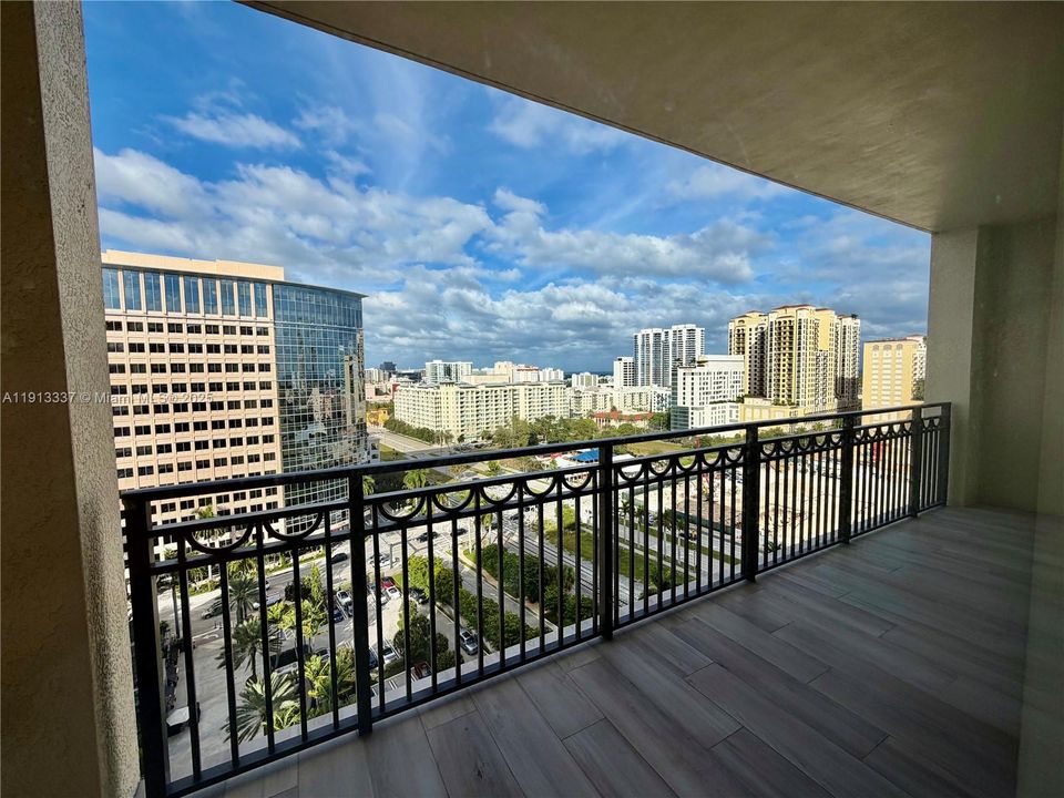 Activo con contrato: $4,400 (2 camas, 2 baños, 1120 Pies cuadrados)