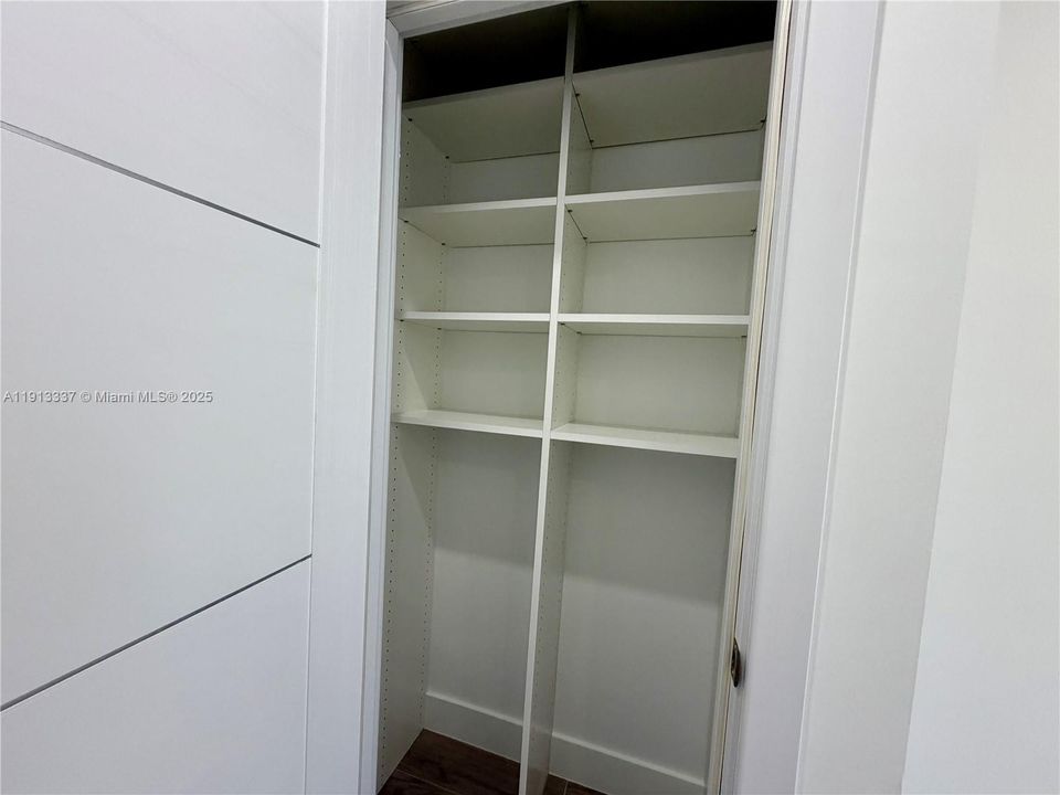 Activo con contrato: $4,400 (2 camas, 2 baños, 1120 Pies cuadrados)