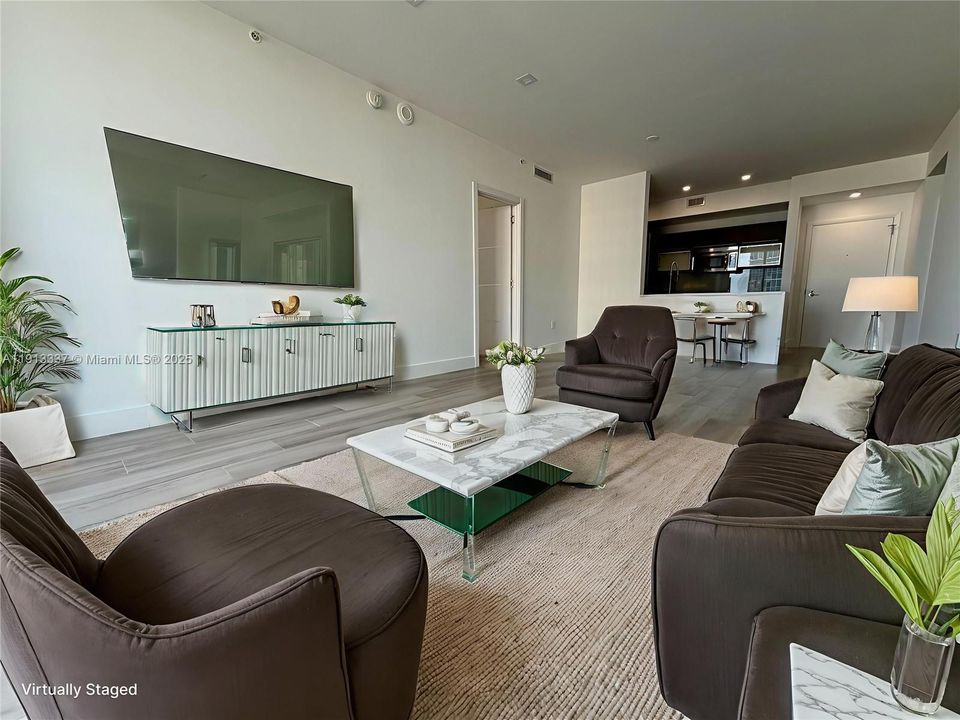 Activo con contrato: $4,400 (2 camas, 2 baños, 1120 Pies cuadrados)