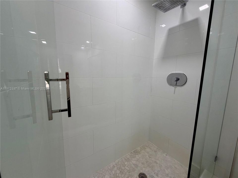 Activo con contrato: $4,400 (2 camas, 2 baños, 1120 Pies cuadrados)