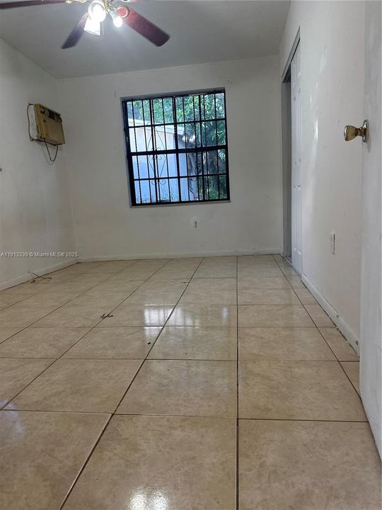 Recently Rented: $2,200 (3 beds, 1 baths, 2002 Square Feet)