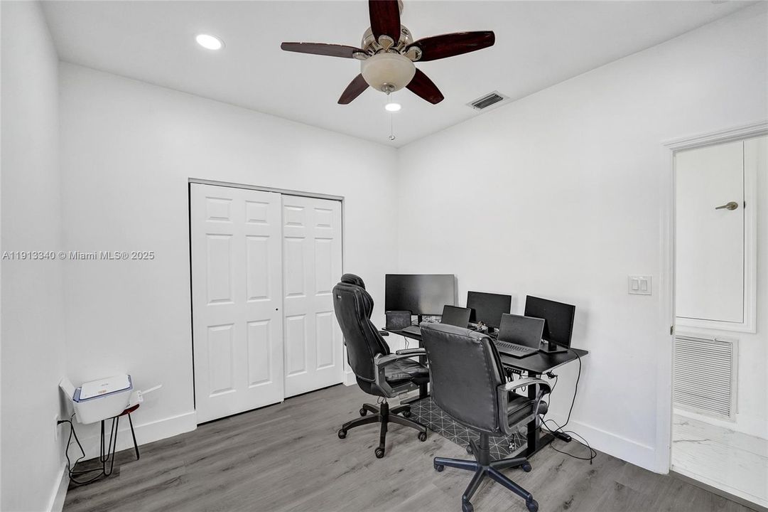 For Rent: $3,950 (3 beds, 2 baths, 1495 Square Feet)