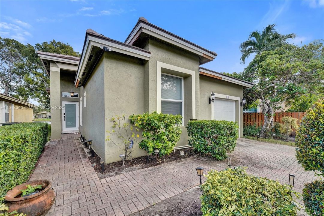 For Rent: $3,950 (3 beds, 2 baths, 1495 Square Feet)