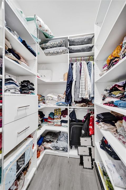 For Rent: $3,950 (3 beds, 2 baths, 1495 Square Feet)