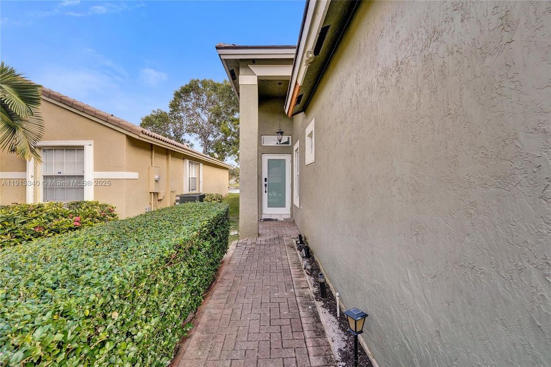 For Rent: $3,950 (3 beds, 2 baths, 1495 Square Feet)