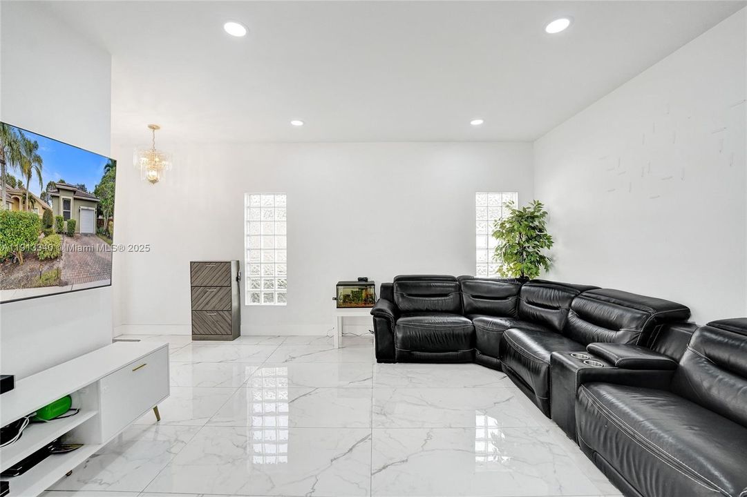 For Rent: $3,950 (3 beds, 2 baths, 1495 Square Feet)