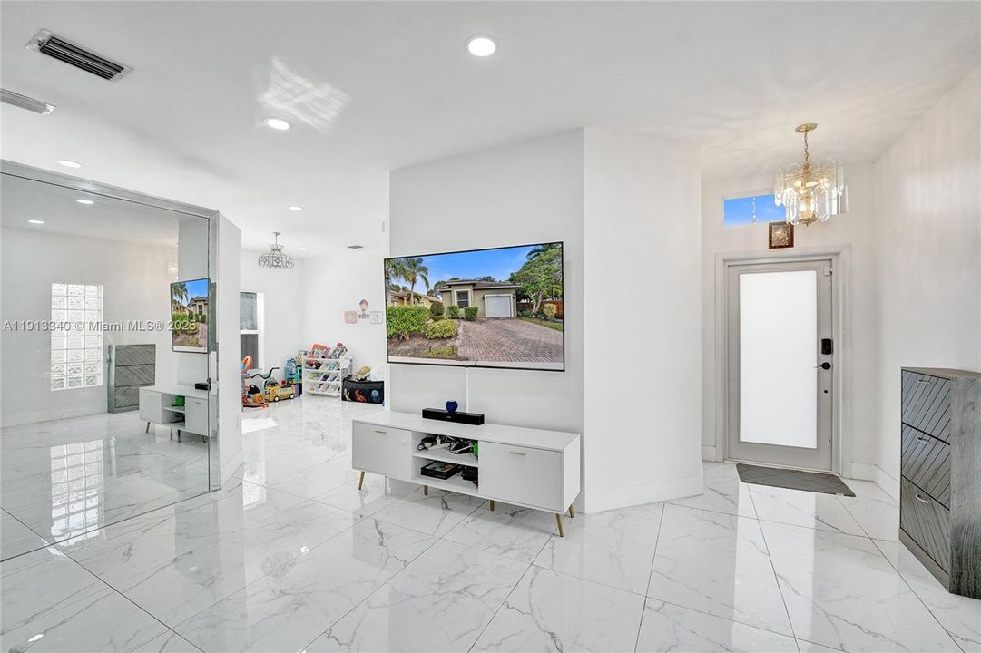 For Rent: $3,950 (3 beds, 2 baths, 1495 Square Feet)