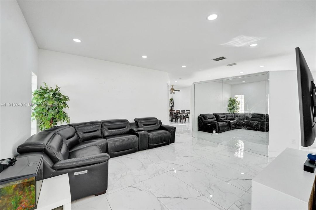 For Rent: $3,950 (3 beds, 2 baths, 1495 Square Feet)