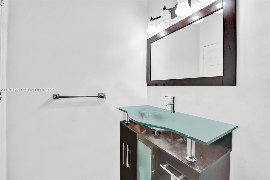 For Rent: $3,950 (3 beds, 2 baths, 1495 Square Feet)