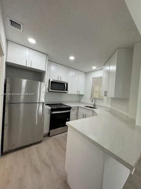 Active With Contract: $2,100 (2 beds, 1 baths, 978 Square Feet)