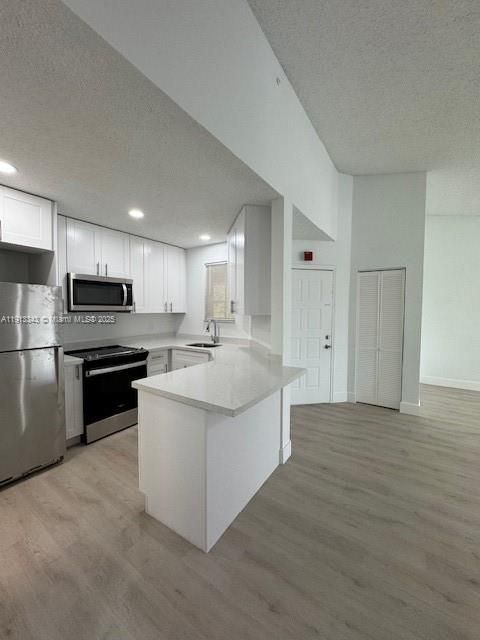 Active With Contract: $2,100 (2 beds, 1 baths, 978 Square Feet)