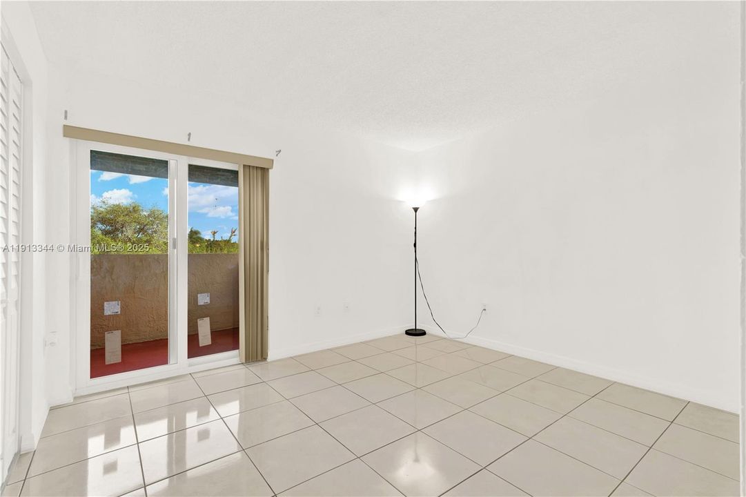 Под контрактом: $2,500 (2 спален, 2 ванн, 859 Квадратных фут)