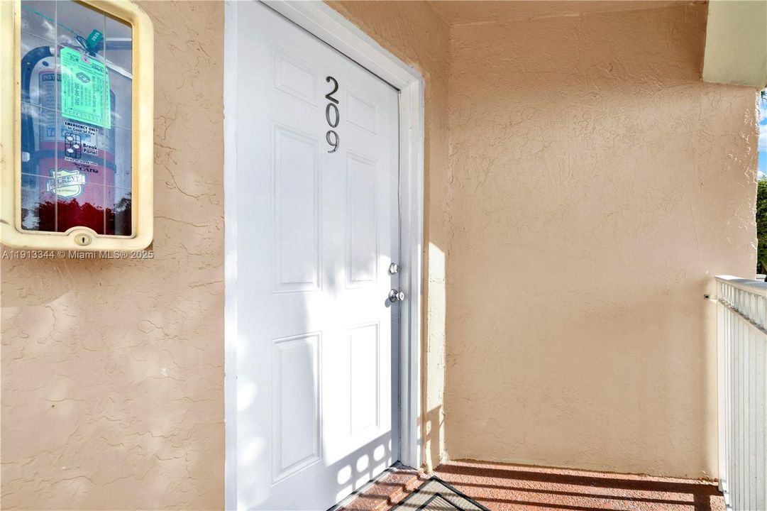 Под контрактом: $2,500 (2 спален, 2 ванн, 859 Квадратных фут)