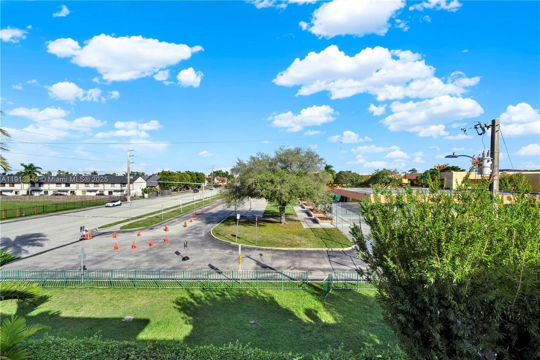 Под контрактом: $2,500 (2 спален, 2 ванн, 859 Квадратных фут)