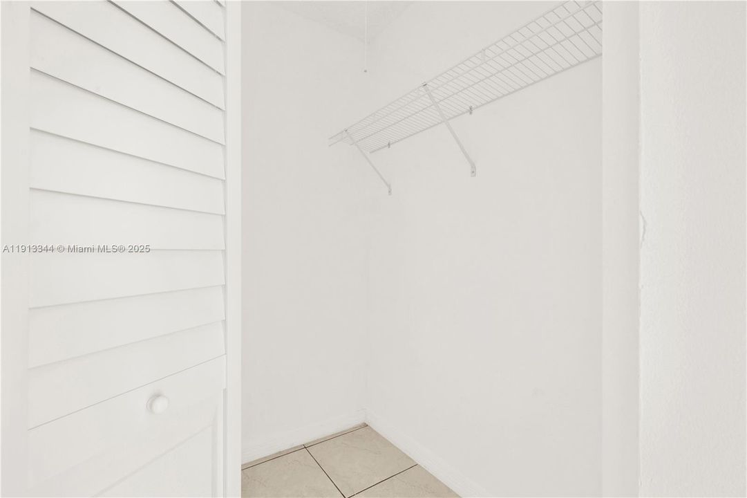 Под контрактом: $2,500 (2 спален, 2 ванн, 859 Квадратных фут)