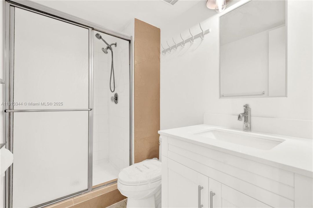 Под контрактом: $2,500 (2 спален, 2 ванн, 859 Квадратных фут)