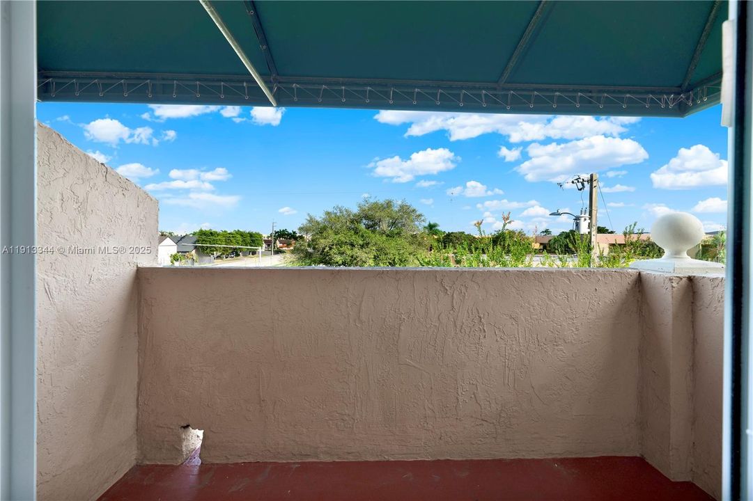 Под контрактом: $2,500 (2 спален, 2 ванн, 859 Квадратных фут)