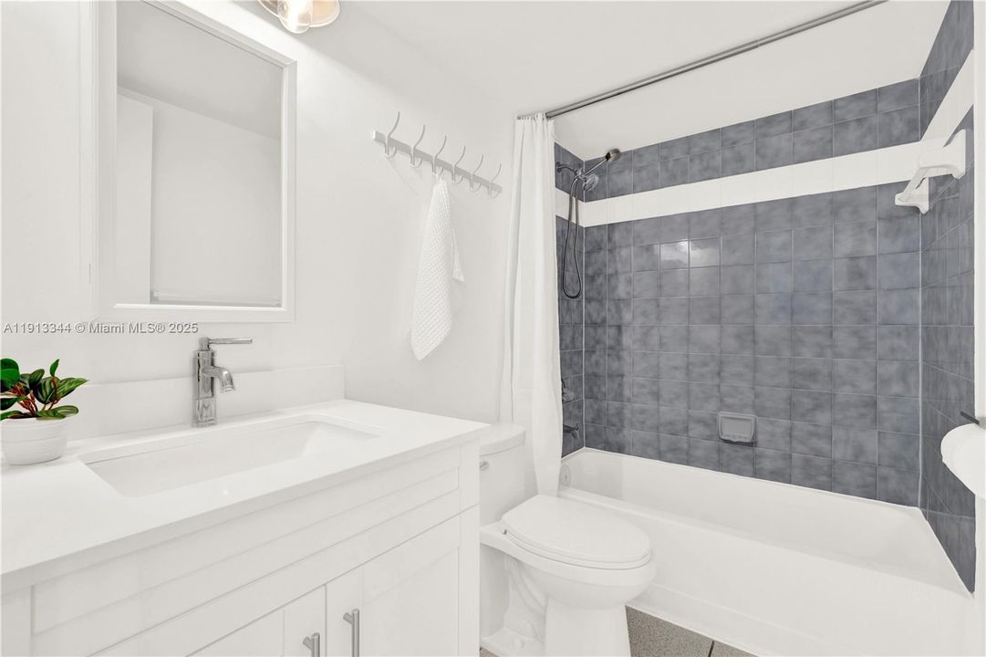 Под контрактом: $2,500 (2 спален, 2 ванн, 859 Квадратных фут)