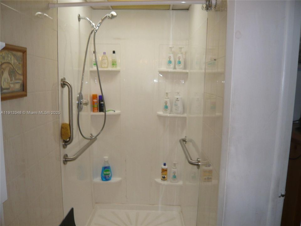 合同活跃: $539,900 (3 贝兹, 2 浴室, 1460 平方英尺)