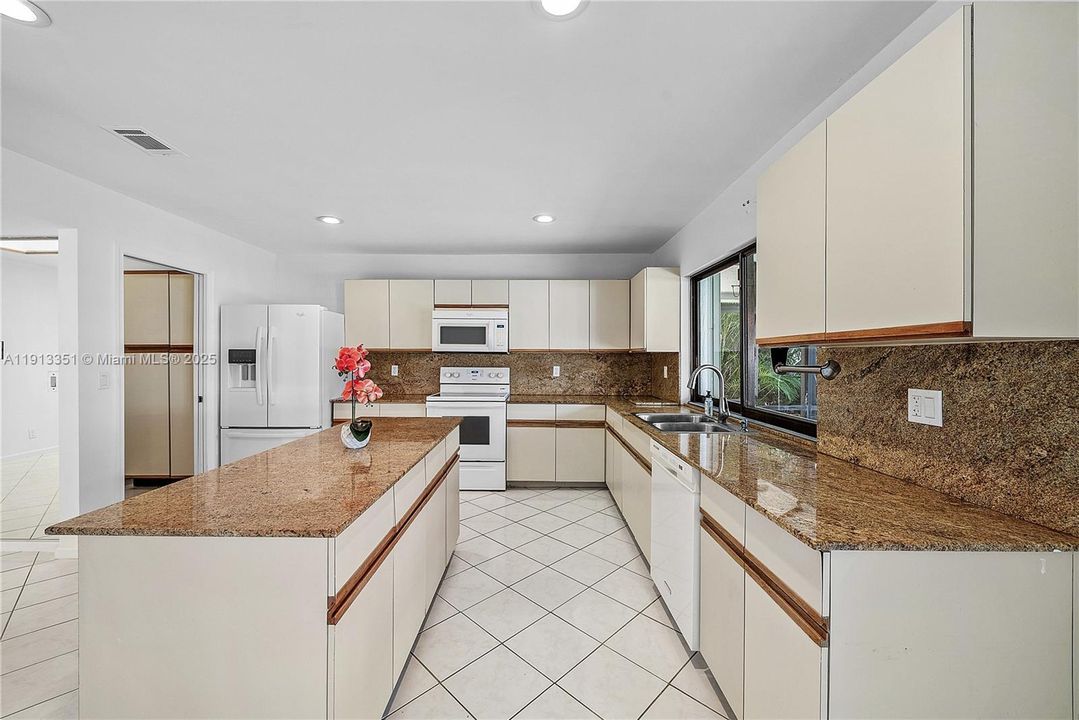 For Sale: $1,050,000 (4 beds, 2 baths, 2360 Square Feet)