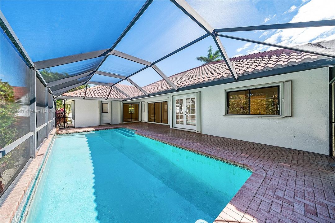 For Sale: $1,050,000 (4 beds, 2 baths, 2360 Square Feet)