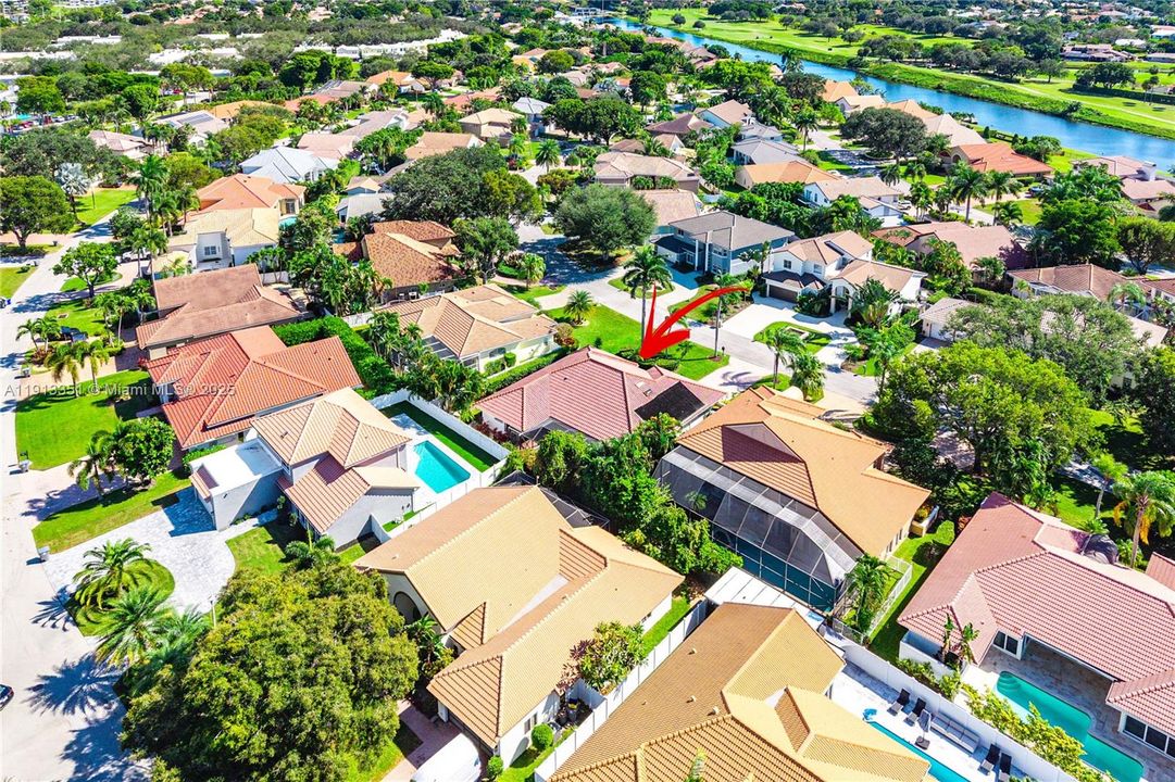 For Sale: $1,050,000 (4 beds, 2 baths, 2360 Square Feet)