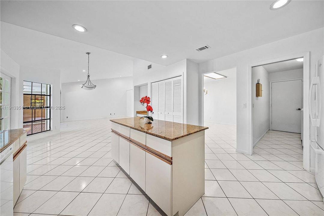 For Sale: $1,050,000 (4 beds, 2 baths, 2360 Square Feet)