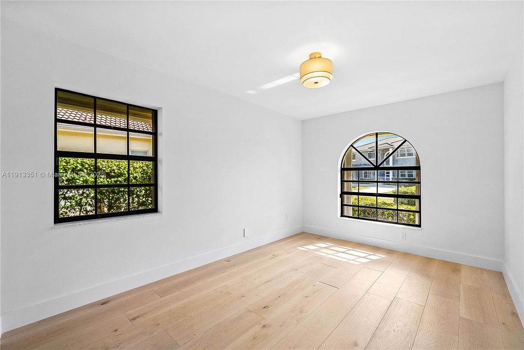 For Sale: $1,050,000 (4 beds, 2 baths, 2360 Square Feet)